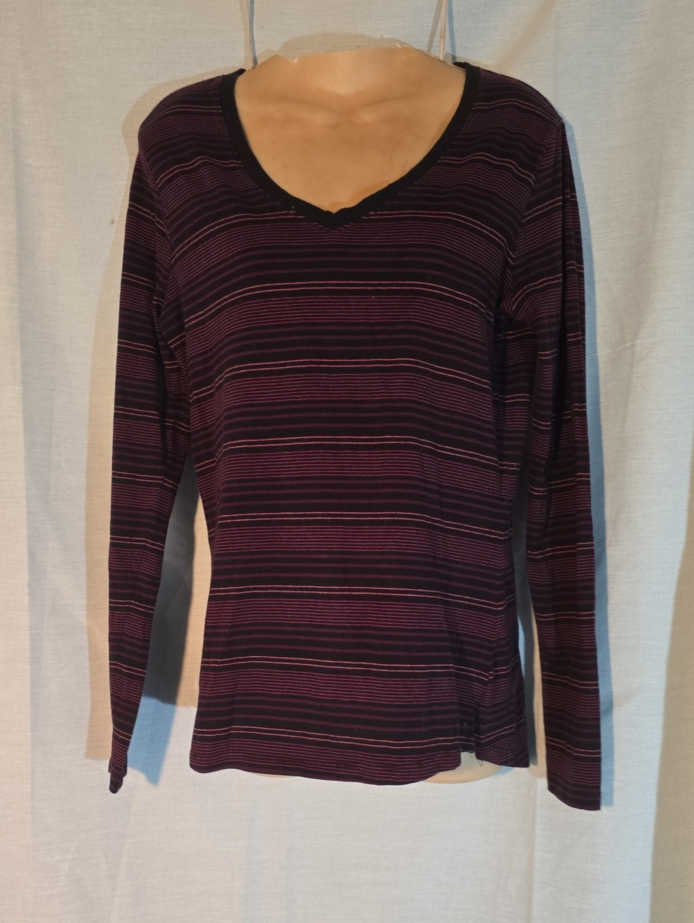 Great Northwest Indigo V-neck Long Sleeve T-shirt Size M